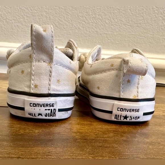 Converse Chuck Taylor All Star Sneaker Infant Sz 7 Gold Glitter Stars Low Top - Picture 4 of 6
